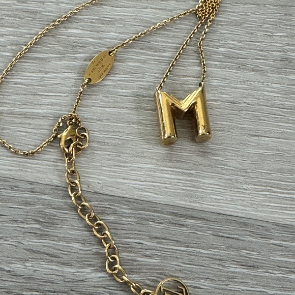 Louis Vuitton Essential M necklace - Picture 3 of 5